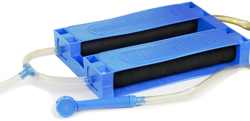 În centrul dușului pentru picioare se află o pompă de tip supapă care este acționată de o presiune simplă și ușoară a piciorului În centrul dușului pentru picioare se află o pompă de tip supapă care este acționată de o presiune simplă și ușoară a piciorului