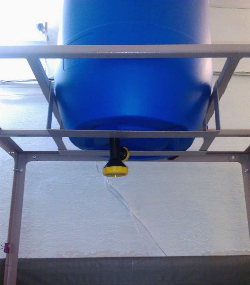 Rezervoarele de duș din plastic sunt considerate populare, dar acest material este mai puțin fiabil. Rezervoarele de duș din plastic sunt considerate populare, dar acest material este mai puțin fiabil.