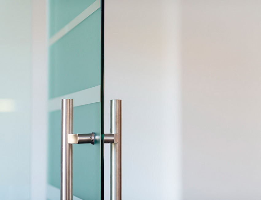 בעת התקנת החומרה, ודא כי החלקים מהודקים היטב בעת התקנת החומרה, ודא כי החלקים מהודקים היטב