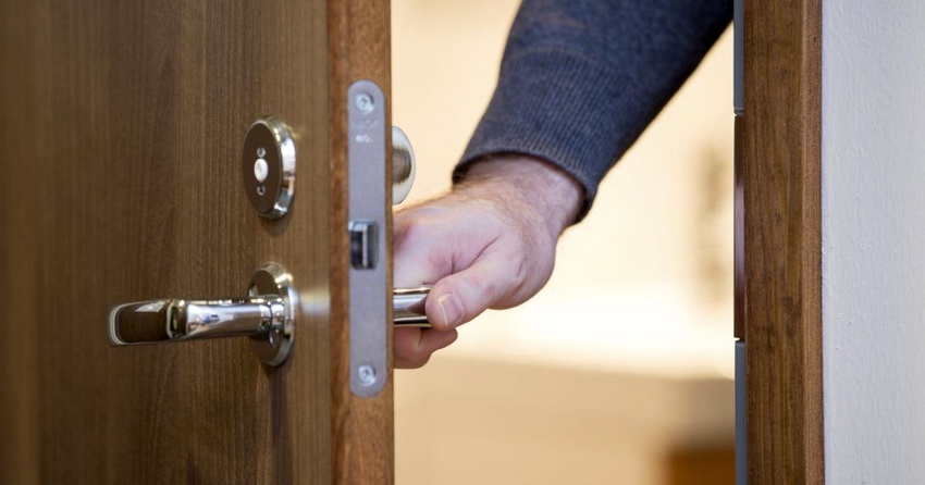 The quality of the fittings is an important criterion affecting the service life of the door The quality of the fittings is an important criterion affecting the service life of the door