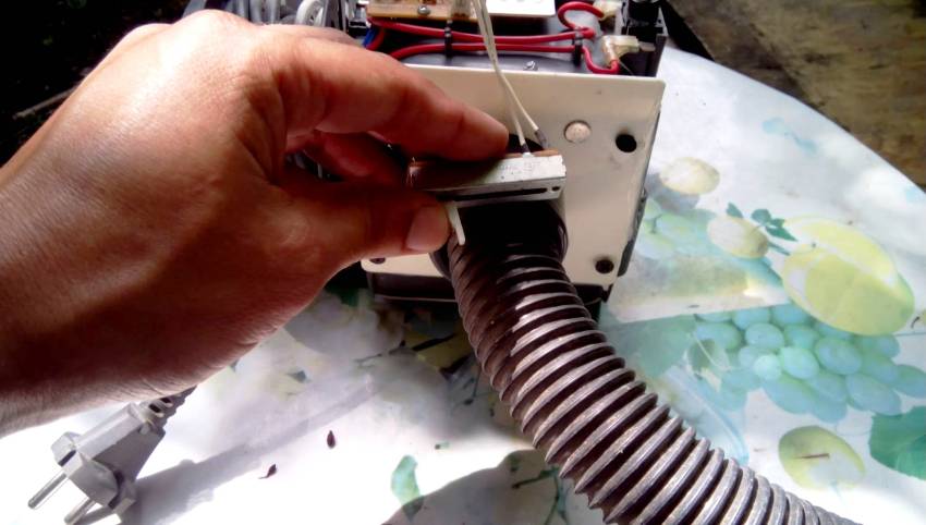 Opremanje generatora dima puhalom, moći će regulirati propuh u domaćoj jedinici Opremanje generatora dima puhalom, moći će regulirati propuh u domaćoj jedinici