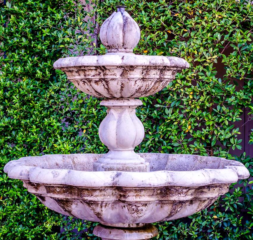 Det mest populære og presentable materialet for å lage fontener er marmor. Det mest populære og presentable materialet for å lage fontener er marmor.