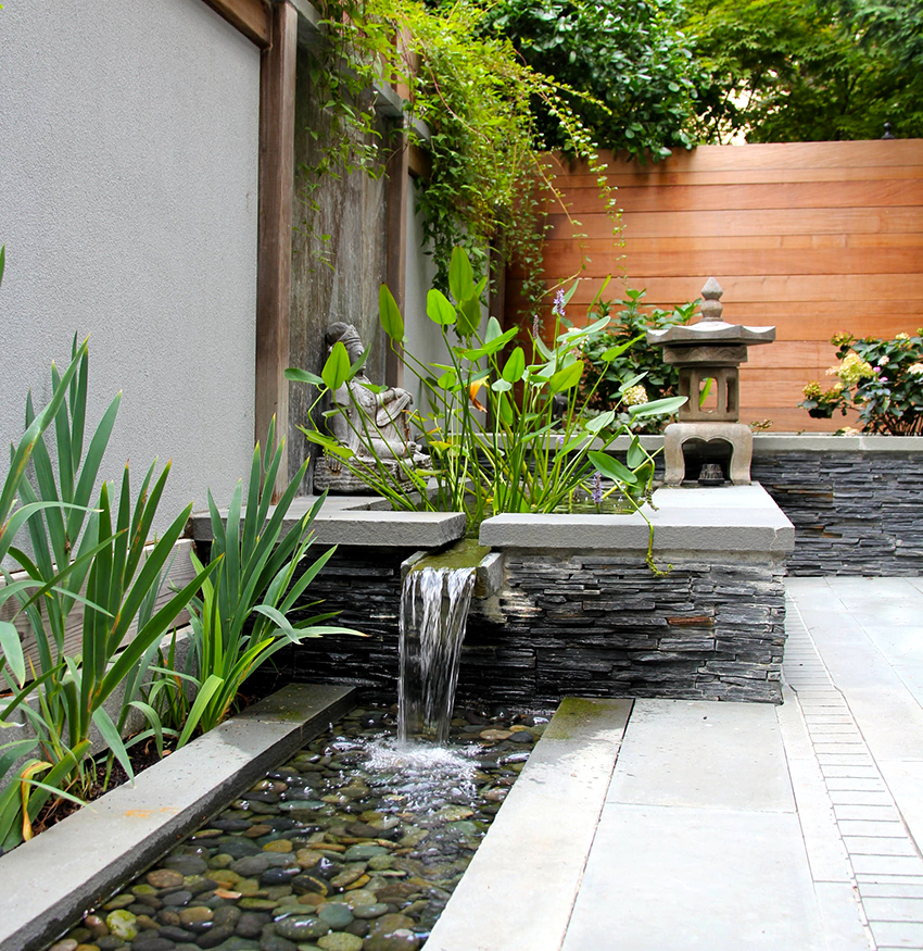 For å forhindre at fontensystemet tettes, er det nødvendig å fjerne rusk fra vannoverflaten For å forhindre at fontensystemet tettes, er det nødvendig å fjerne rusk fra vannoverflaten