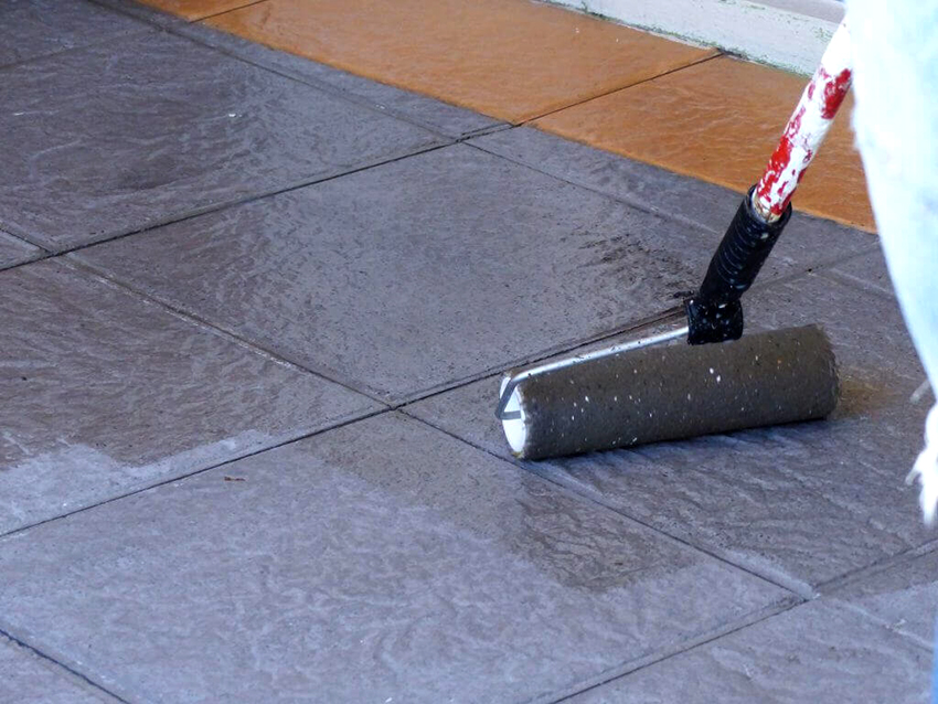 Upang maibahagi ang mga pag-aari ng tubig-pagtaboy sa mga materyales, ginagamit ang mga espesyal na pagpapabinhi, na tinatawag na mga water repellent. Upang maibahagi ang mga pag-aari ng tubig-pagtaboy sa mga materyales, ginagamit ang mga espesyal na pagpapabinhi, na tinatawag na mga water repellent.