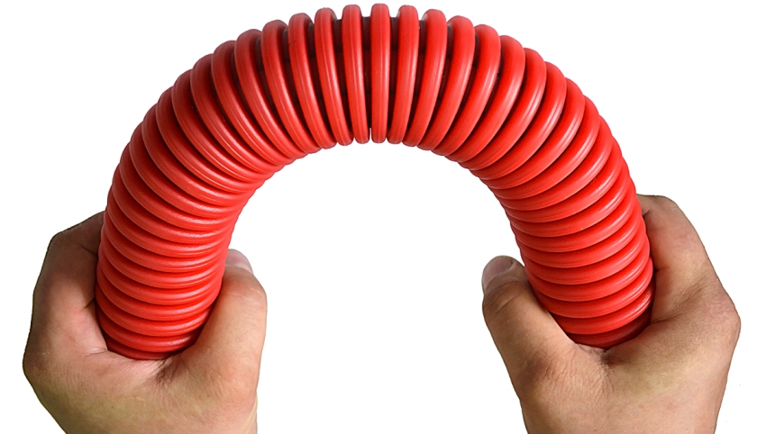 Trong trường hợp khẩn cấp, chỗ uốn bị kéo căng hoặc thu hẹp để cáp bên trong nó không bị đứt Trong trường hợp khẩn cấp, chỗ uốn bị kéo căng hoặc thu hẹp để cáp bên trong nó không bị đứt