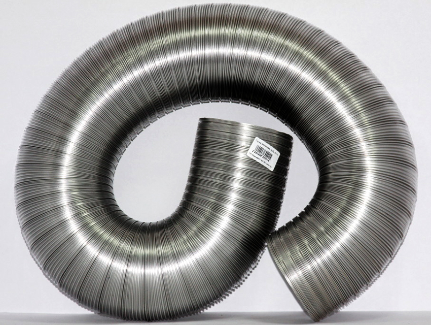 ท่อลูกฟูกใช้เพื่อเชื่อมต่อท่อระบายอากาศกับฝากระโปรง