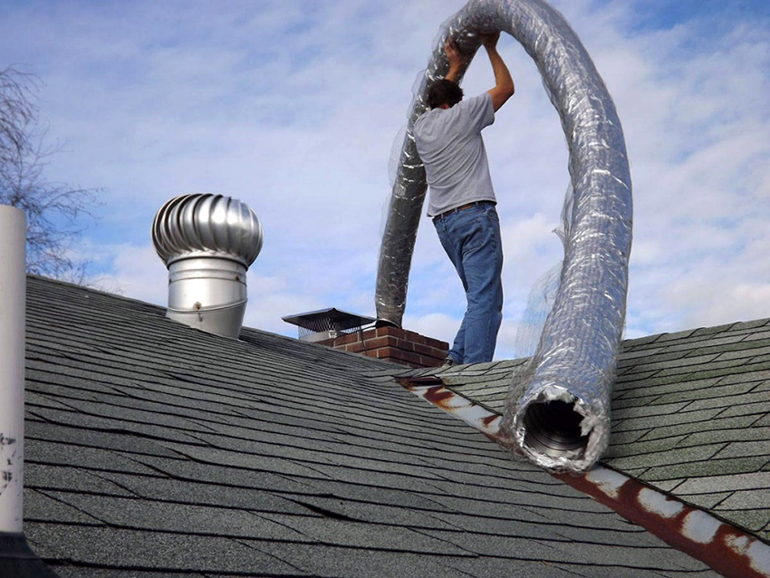 ท่อลูกฟูกที่มีเส้นผ่านศูนย์กลางขนาดใหญ่ใช้สำหรับติดตั้งท่อปล่องไฟ