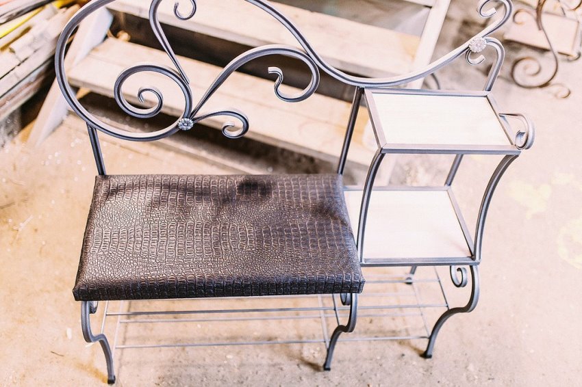 Kovanie za studena vám umožňuje vytvárať krásne a originálne výrobky vlastnými rukami. Kovanie za studena vám umožňuje vytvárať krásne a originálne výrobky vlastnými rukami.