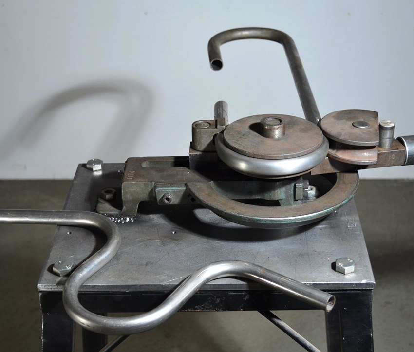 Používanie nástroja na valcovanie činiek je celkom jednoduché Používanie nástroja na valcovanie činiek je celkom jednoduché