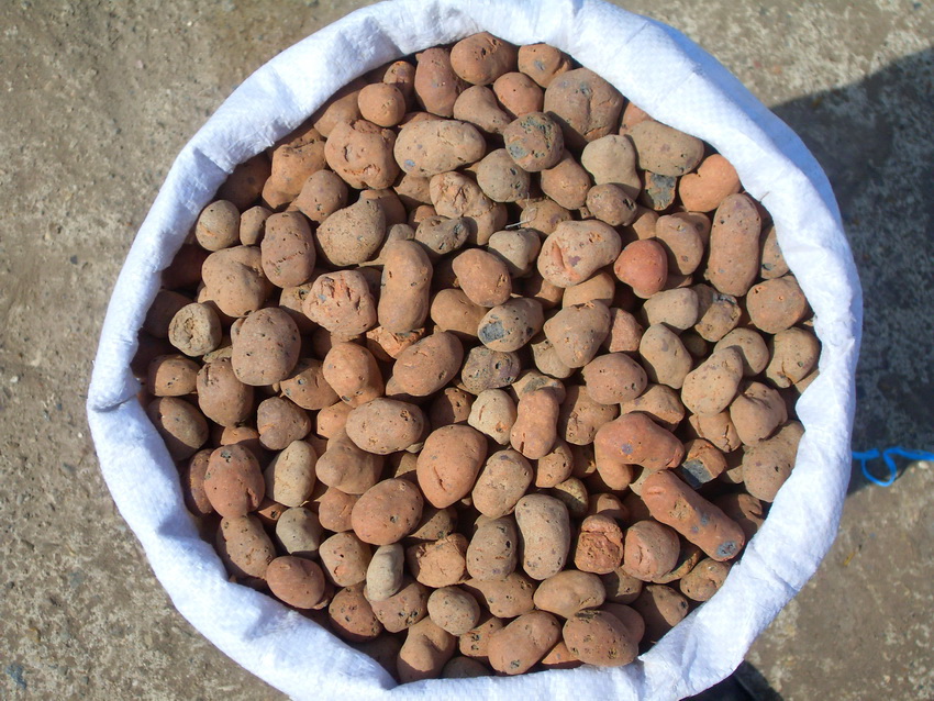 Lutul expandat ambalat în saci este un material de calitate superioară și purificat Lutul expandat ambalat în saci este un material de calitate superioară și purificat