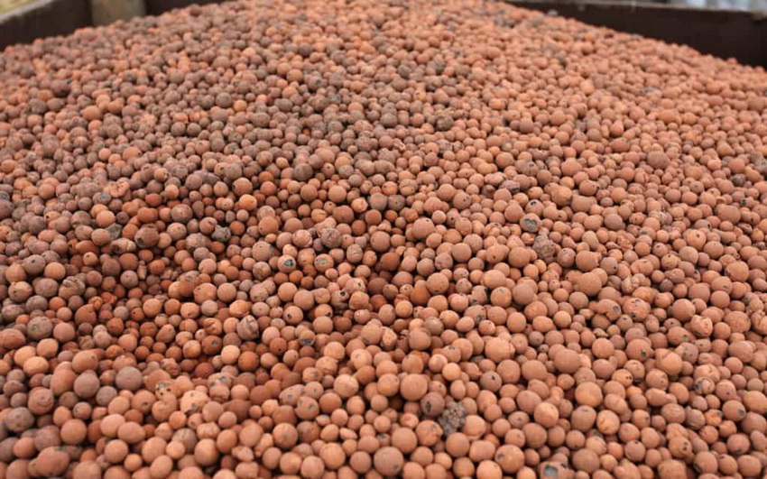 În construcții, lutul expandat este cel mai des utilizat pentru izolarea podelelor, pereților și tavanelor În construcții, lutul expandat este cel mai des utilizat pentru izolarea podelelor, pereților și tavanelor