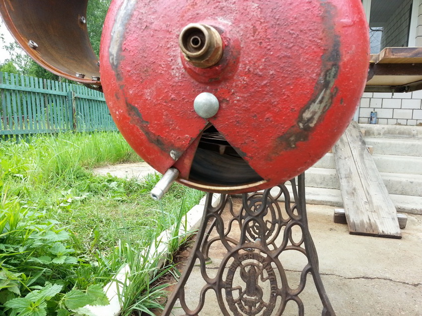 Pour assurer la ventilation, un trou spécial est fait dans le cylindre Pour assurer la ventilation, un trou spécial est fait dans le cylindre