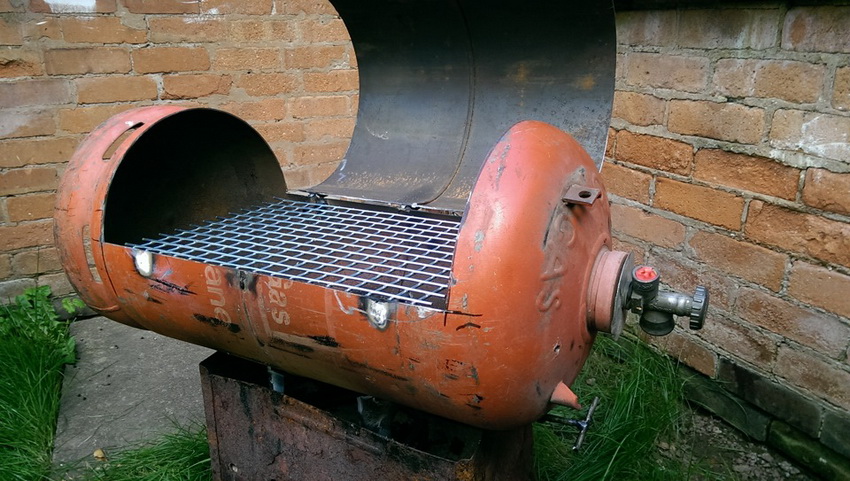 Une bouteille de gaz est une base idéale pour faire un barbecue à faire soi-même Une bouteille de gaz est une base idéale pour faire un barbecue à faire soi-même