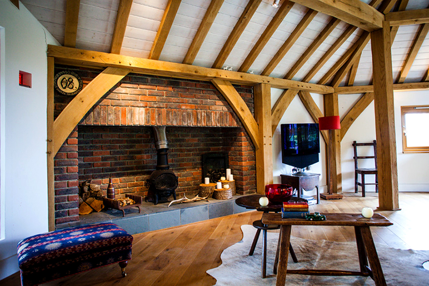 الأثاث والديكور الخشبي يجعل الغرفة مريحة بشكل لا يصدق الأثاث والديكور الخشبي يجعل الغرفة مريحة بشكل لا يصدق