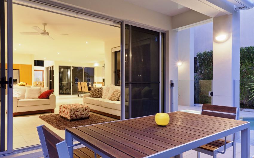 Det er ønskeligt, at alle møblerne på terrassen er lavet i samme stil. Det er ønskeligt, at alle møblerne på terrassen er lavet i samme stil.