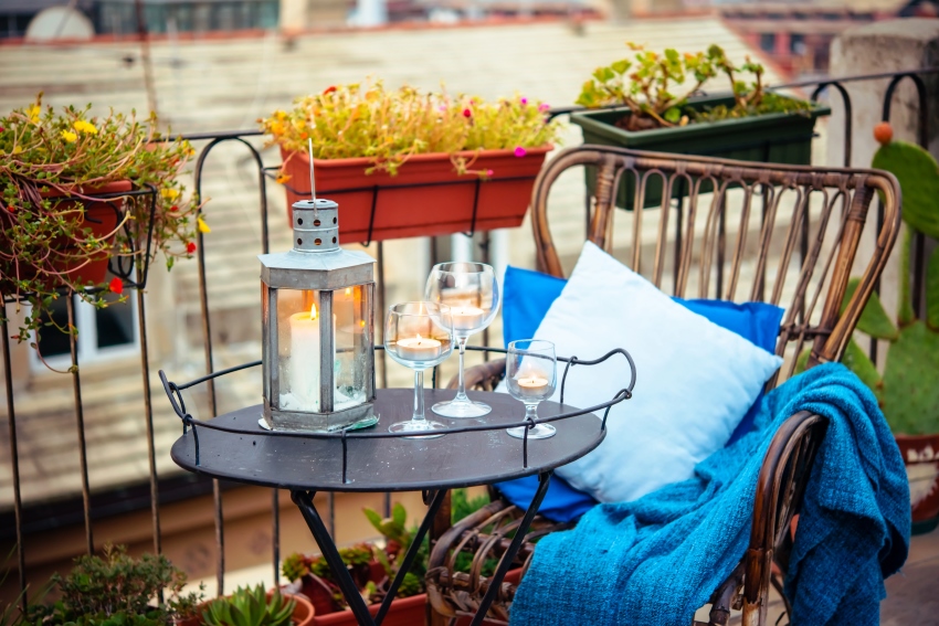 Wicker veranda møbler er ret lette og uhøjtidelige at vedligeholde Wicker veranda møbler er ret lette og uhøjtidelige at vedligeholde