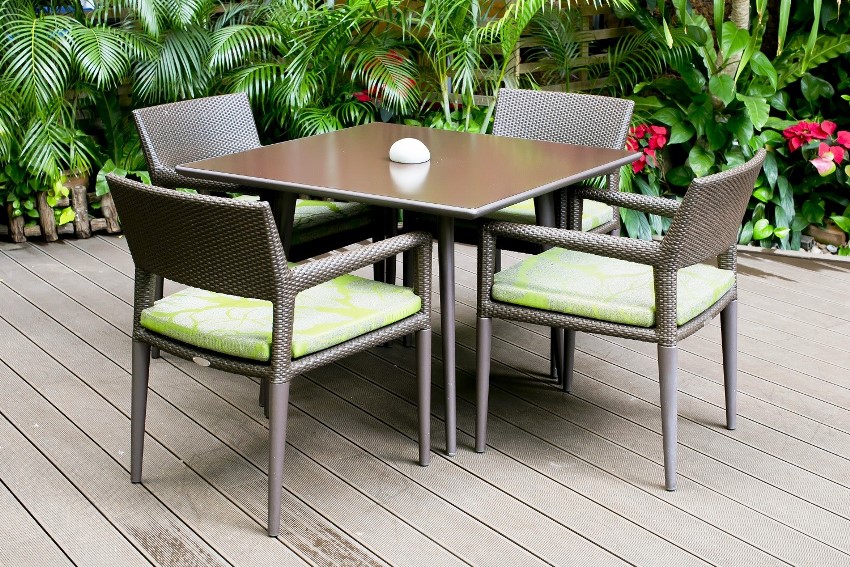 Du kan væve veranda møbler af naturlig eller kunstig rotting Du kan væve veranda møbler af naturlig eller kunstig rotting