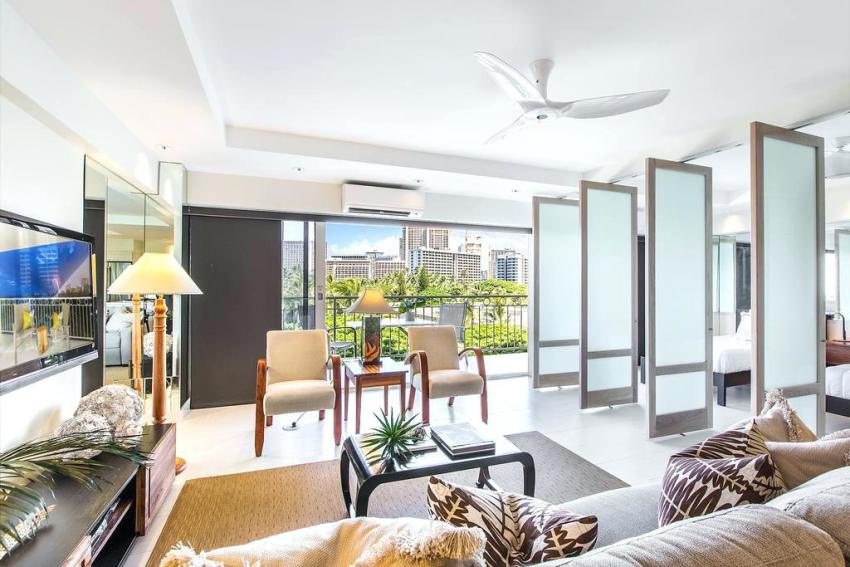 מחיצות זכוכית פנימיות מספקות הגנה טובה מפני רעש, מספקות בידוד תרמי ועומדות בדרישות בטיחות האש מחיצות זכוכית פנימיות מספקות הגנה טובה מפני רעש, מספקות בידוד תרמי ועומדות בדרישות בטיחות האש