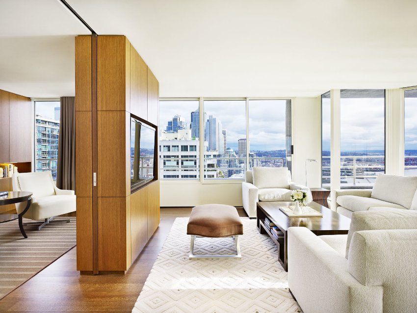 לרוב, מדפי עץ ומחיצות פנים משמשים בחדרים גדולים ובחדרים עם פריסה מרווחת. לרוב, מדפי עץ ומחיצות פנים משמשים בחדרים גדולים ובחדרים עם פריסה מרווחת.