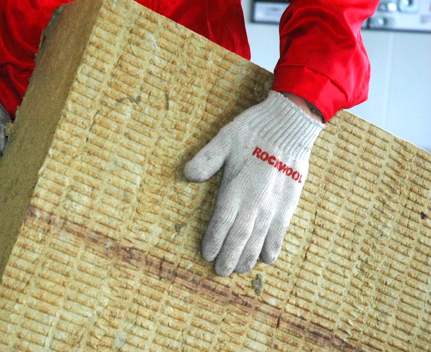 تبلغ تكلفة الواجهة المبللة لكل متر مربع بألواح من الصوف المعدني حوالي 1200 روبل تبلغ تكلفة الواجهة المبللة لكل متر مربع بألواح من الصوف المعدني حوالي 1200 روبل