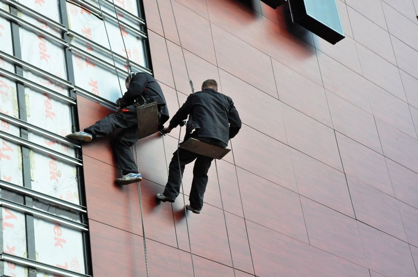 يتم استخدام الواجهات المعلقة ذات التهوية بنجاح للتشطيب الخارجي للمباني من أي غرض ونوع يتم استخدام الواجهات المعلقة ذات التهوية بنجاح للتشطيب الخارجي للمباني من أي غرض ونوع