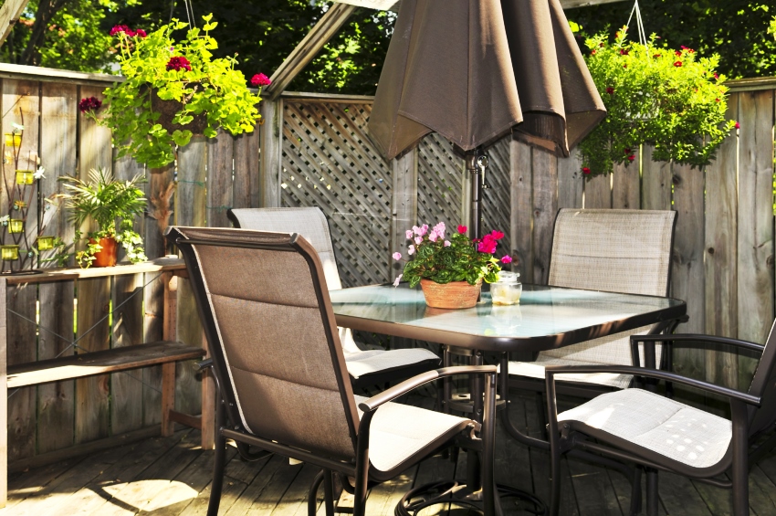 Möbel für eine Sommerresidenz sollten nicht nur von hoher Qualität sein, sondern auch in den Gesamtstil passen Möbel für eine Sommerresidenz sollten nicht nur von hoher Qualität sein, sondern auch in den Gesamtstil passen