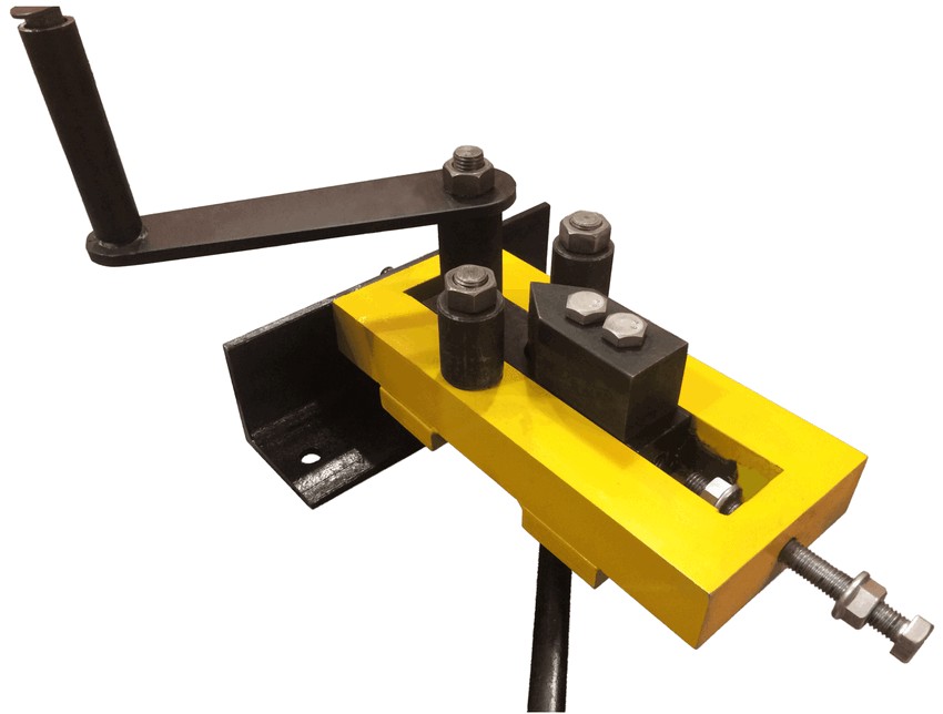 Model maszyny gnutik do produkcji półfabrykatów narożnych lub falistych metodą kucia na zimno Model maszyny gnutik do produkcji półfabrykatów narożnych lub falistych metodą kucia na zimno