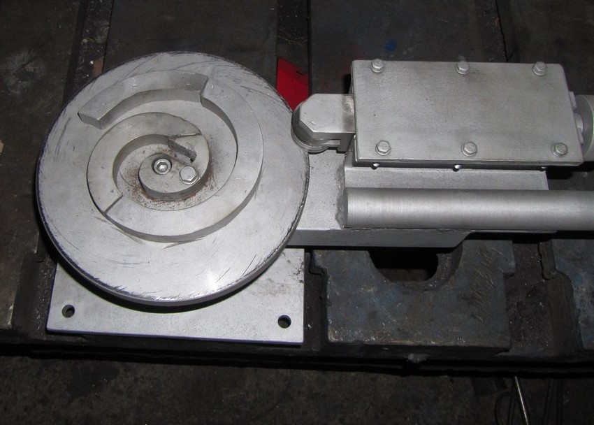 Monolityczna maszyna ślimakowa do wytwarzania produktów metodą kucia na zimno Monolityczna maszyna ślimakowa do wytwarzania produktów metodą kucia na zimno