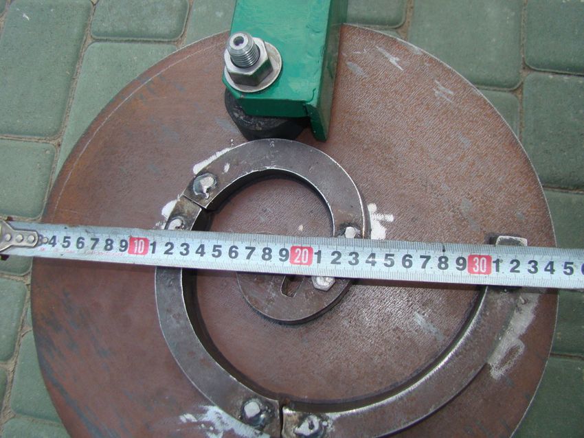 Lokalizacja elementów prowadzących maszyny do kucia na zimno spirali Lokalizacja elementów prowadzących maszyny do kucia na zimno spirali