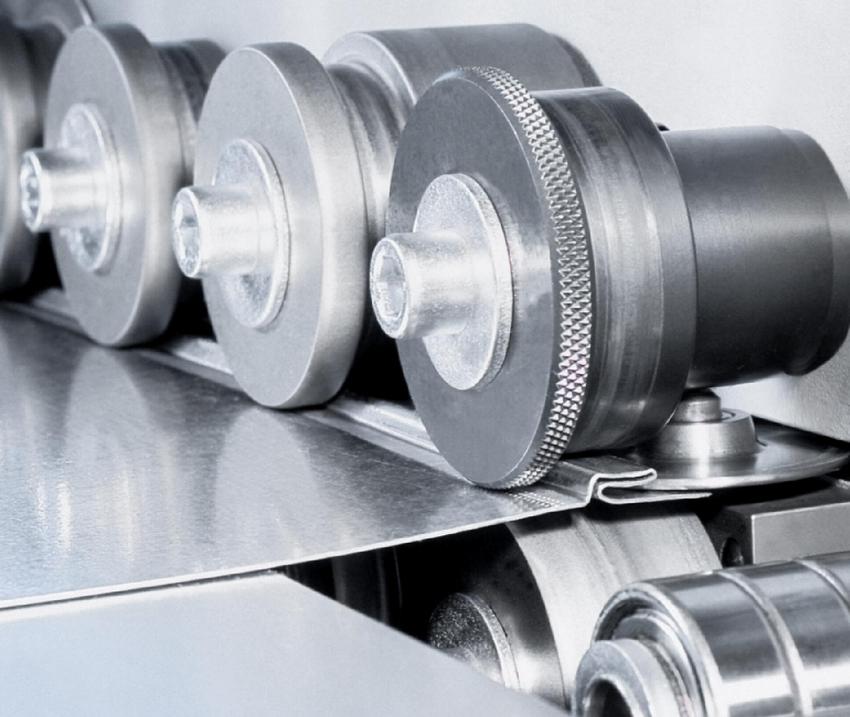 Maszyna do tworzenia kształtowych profili metodą kucia na zimno Maszyna do tworzenia kształtowych profili metodą kucia na zimno