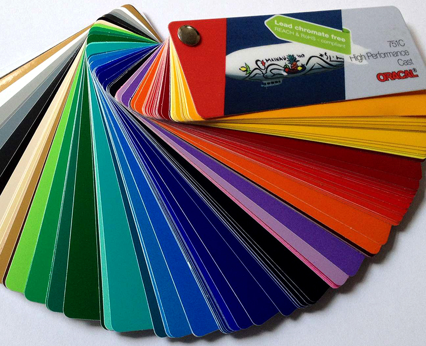 Pentru a decora ușa cu propriile mâini, puteți folosi filmul Oracal Pentru a decora ușa cu propriile mâini, puteți folosi filmul Oracal