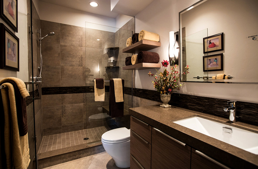 Compania italiană Cezares produce o varietate de uși de duș de înaltă calitate Compania italiană Cezares produce o varietate de uși de duș de înaltă calitate