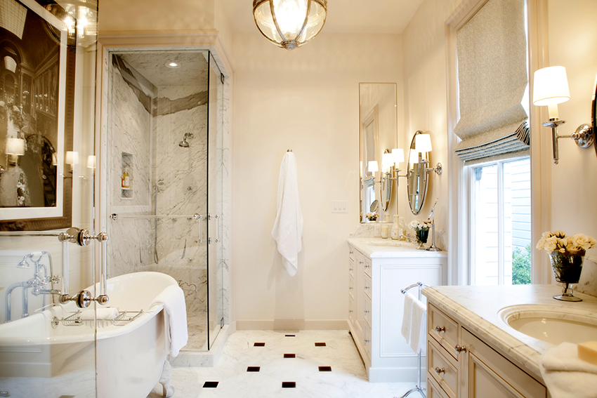 Ușile de sticlă din interiorul băii arată elegant și organic Ușile de sticlă din interiorul băii arată elegant și organic