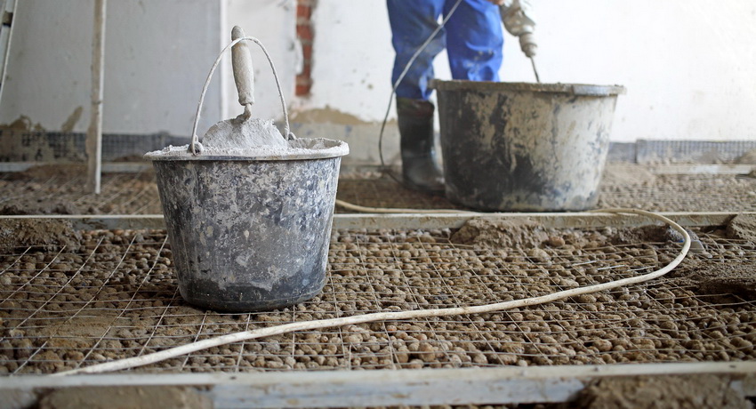 El terra de solera amb argila expandida proporciona una base fiable i uniforme per col·locar el recobriment El terra de solera amb argila expandida proporciona una base fiable i uniforme per col·locar el recobriment