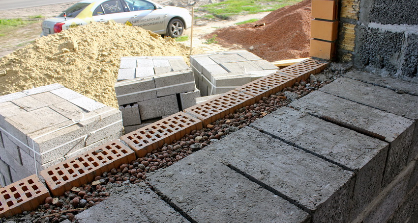 L’aïllament de parets amb argila expandida proporciona excel·lents resultats per a tota la vida de l’edifici L’aïllament de parets amb argila expandida proporciona excel·lents resultats per a tota la vida de l’edifici