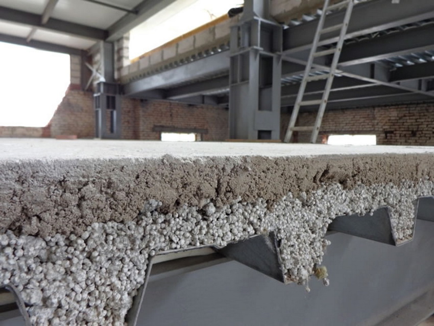 Col·locació de la regla sobre un terreny irregular en un tall Col·locació de la regla sobre un terreny irregular en un tall