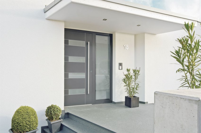 דלת כניסה מתכתית עם חלון עם זיגוג כפול היא אופציה הרבה יותר מעניינת לבית כפרי מאשר דלת עיוורת רגילה דלת כניסה מתכתית עם חלון עם זיגוג כפול היא אופציה הרבה יותר מעניינת לבית כפרי מאשר דלת עיוורת רגילה