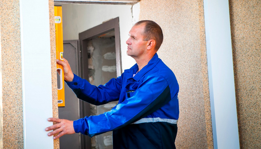Si les bords de la porte ne sont pas uniformes, cela affectera la résistance de la fixation de la porte Si les bords de la porte ne sont pas uniformes, cela affectera la résistance de la fixation de la porte