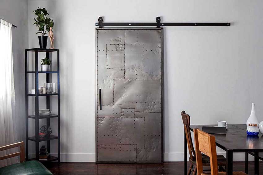 Lors de l'achat d'une porte intérieure en aluminium, vous devez faire attention à la qualité des ferrures Lors de l'achat d'une porte intérieure en aluminium, vous devez faire attention à la qualité des ferrures