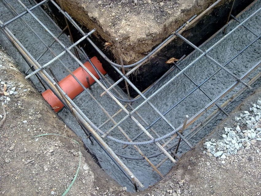 การเสริมแรง 10 มม. ใช้ในการสร้างอาคารแสง: บ้านส่วนตัวโรงรถที่ใช้เทปรองพื้น การเสริมแรง 10 มม. ใช้ในการสร้างอาคารแสง: บ้านส่วนตัวโรงรถที่ใช้เทปรองพื้น