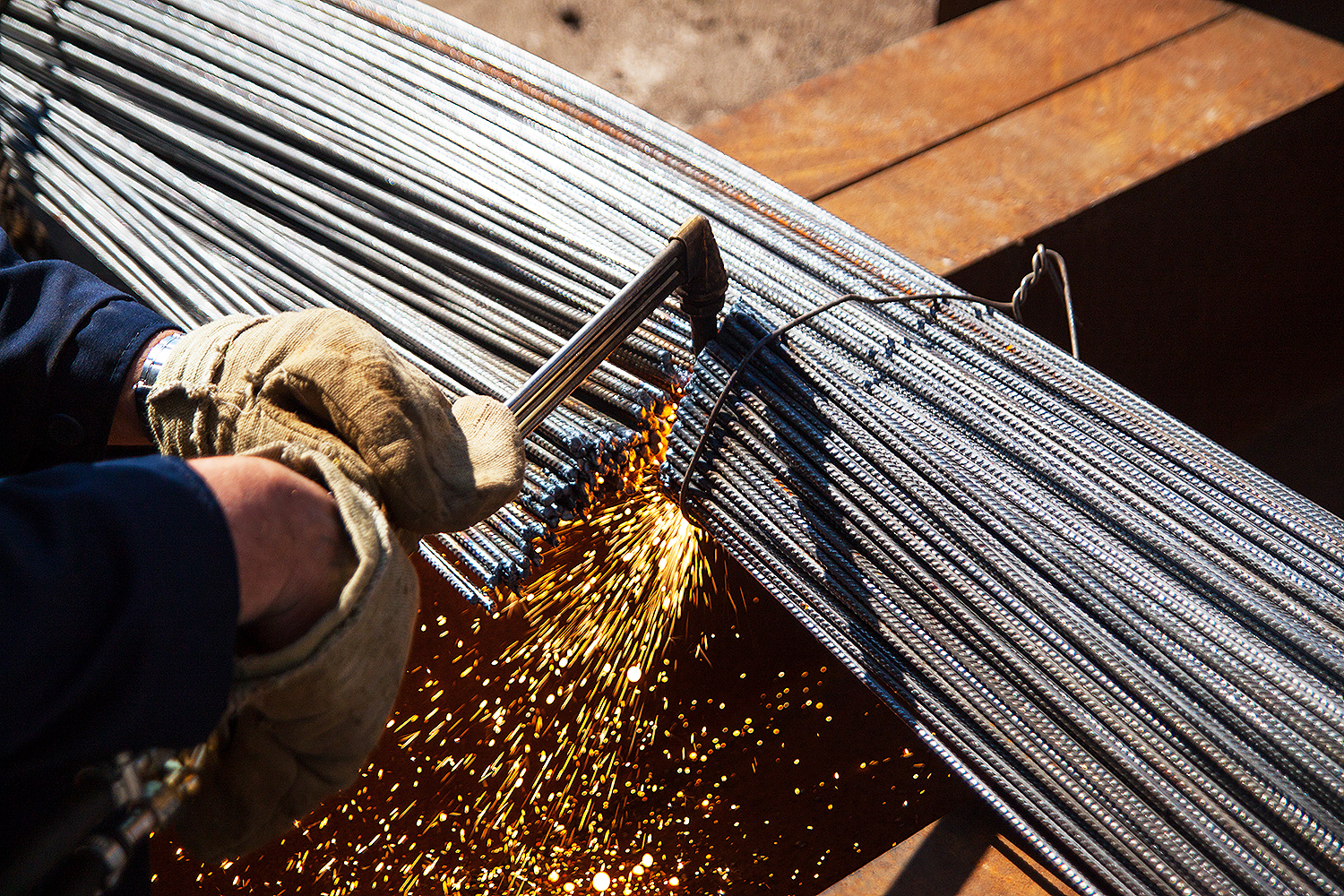 แท่งเหล็กเสริมที่มีเส้นผ่านศูนย์กลาง 8 มม. ถือว่าบางที่สุดและมีลักษณะคล้ายลวดธรรมดา แท่งเหล็กเสริมที่มีเส้นผ่านศูนย์กลาง 8 มม. ถือว่าบางที่สุดและมีลักษณะคล้ายลวดธรรมดา