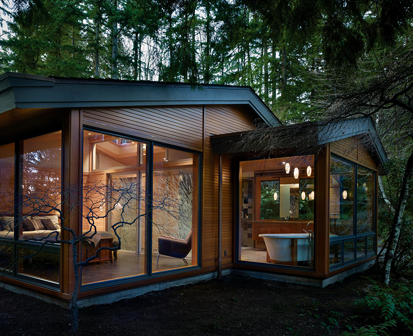 Az erdő területén panorámás ablakokkal rendelkező házat építhet, hogy éjjel-nappal élvezhesse a kilátást Az erdő területén panorámás ablakokkal rendelkező házat építhet, hogy éjjel-nappal élvezhesse a kilátást