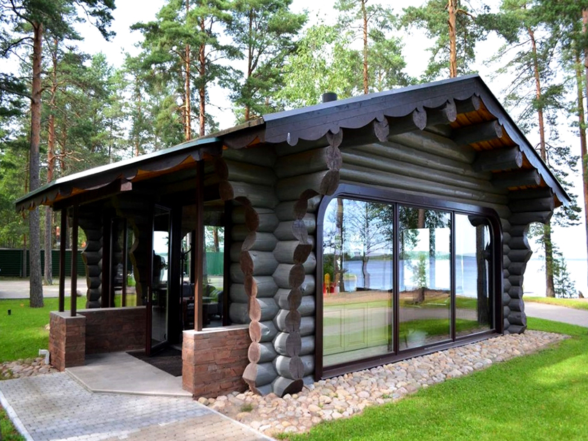 A bárból vagy egy rönkházból származó nyaralóknak nincs szükségük további dekorációra, mivel enélkül organikusnak tűnnek A bárból vagy egy rönkházból származó nyaralóknak nincs szükségük további dekorációra, mivel enélkül organikusnak tűnnek