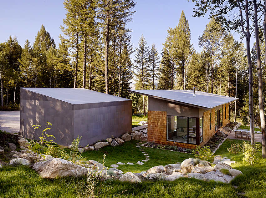 A nyaralónál tanácsos egy házat elhelyezni a háztartási cikkek tárolására A nyaralónál tanácsos egy házat elhelyezni a háztartási cikkek tárolására