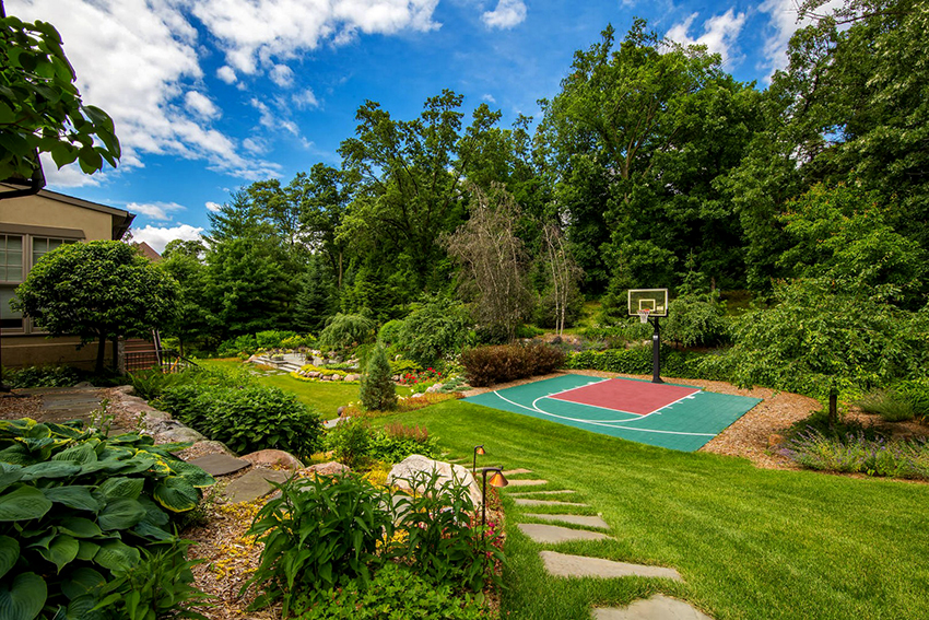 Ha a terület megengedi és van vágy, akkor a helyszínen sportpálya is elhelyezhető Ha a terület megengedi és van vágy, akkor a helyszínen sportpálya is elhelyezhető