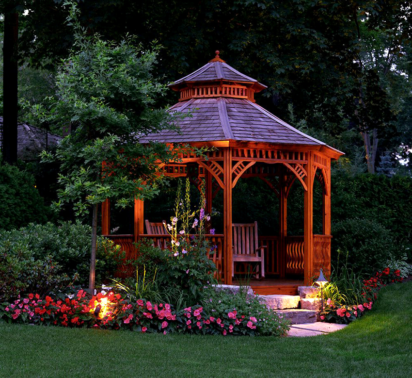 A zöldellő területeken elmerült gyönyörű pavilon nemcsak a kikapcsolódás, hanem a helyszín díszítése is A zöldellő területeken elmerült gyönyörű pavilon nemcsak a kikapcsolódás, hanem a helyszín díszítése is