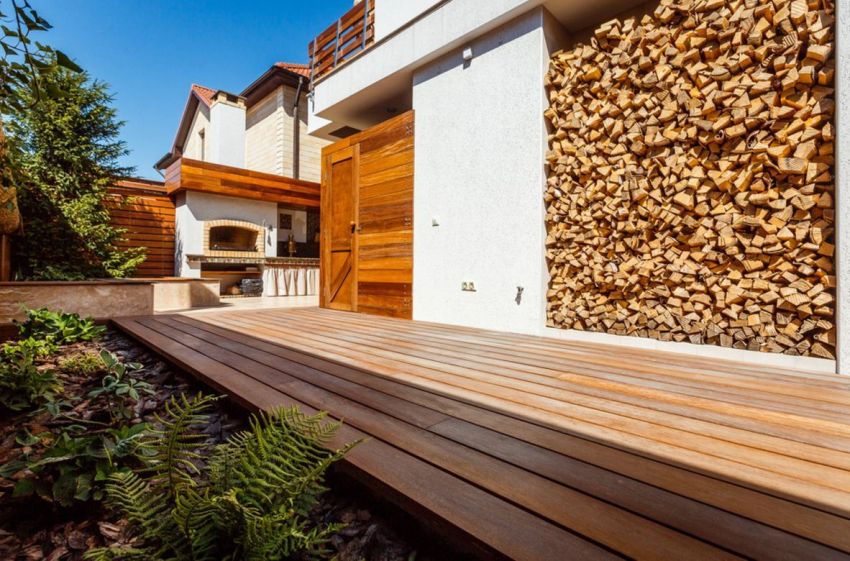 Ένα σημαντικό σημείο δεν είναι μόνο η τοποθεσία του καυσόξυλου, αλλά και οι συνθήκες αποθήκευσης. Ένα σημαντικό σημείο δεν είναι μόνο η τοποθεσία του καυσόξυλου, αλλά και οι συνθήκες αποθήκευσης.