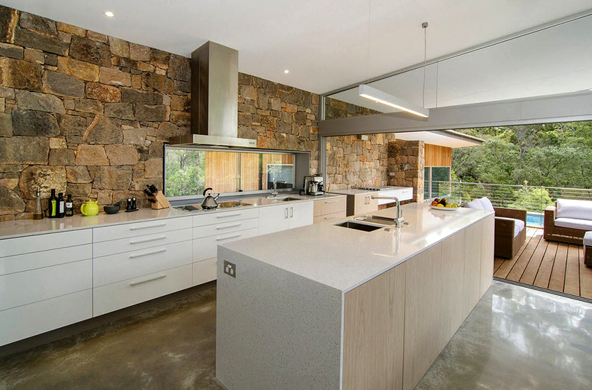 Horganyzott acéllemezekből teljes értékű motorháztető készülhet Horganyzott acéllemezekből teljes értékű motorháztető készülhet