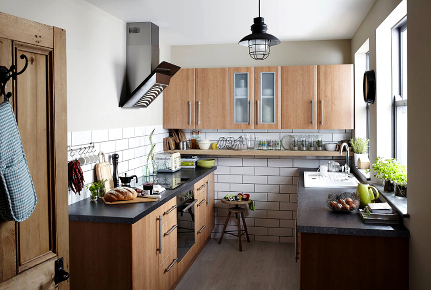 A falra szerelhető motorháztetőknél a dobozt a szerkezet általános teste alá helyezik A falra szerelhető motorháztetőknél a dobozt a szerkezet általános teste alá helyezik