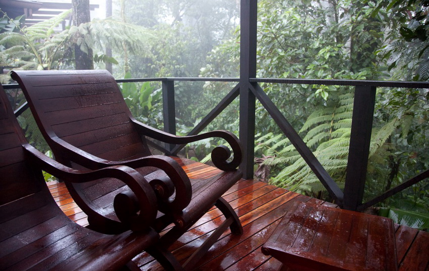 For at trestoler skal tåle fuktighet godt, må de behandles med spesielle forbindelser For at trestoler skal tåle fuktighet godt, må de behandles med spesielle forbindelser